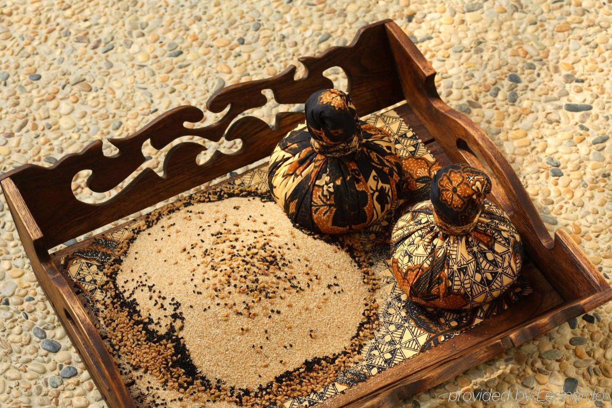 Tanjong Jara Resort, Terengganu - A Small Luxury Hotels Of The World Dungun Extérieur photo A tray of sesame seeds and sesame oil